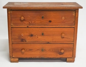 Country Federal Southern Yellow Pine Chest