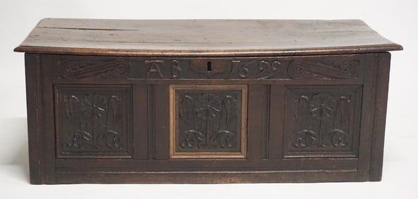 English or American Pilgrim Era Oak Blanket Chest