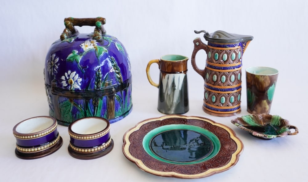 Antique Wedgwood Majolica Table or CabinetArticles (1 of 3)