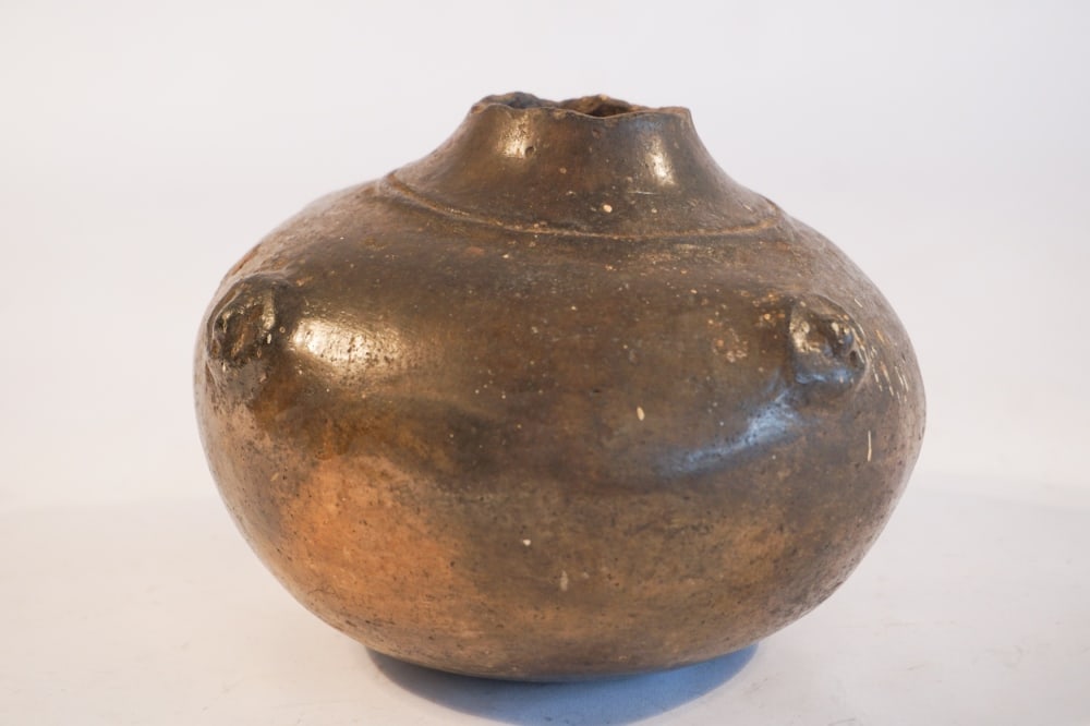 Antique Western Native American Pottery Vase (1 of 3)