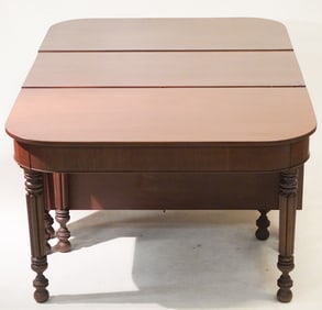Very Fine American Federal Mahogany Banquet Table