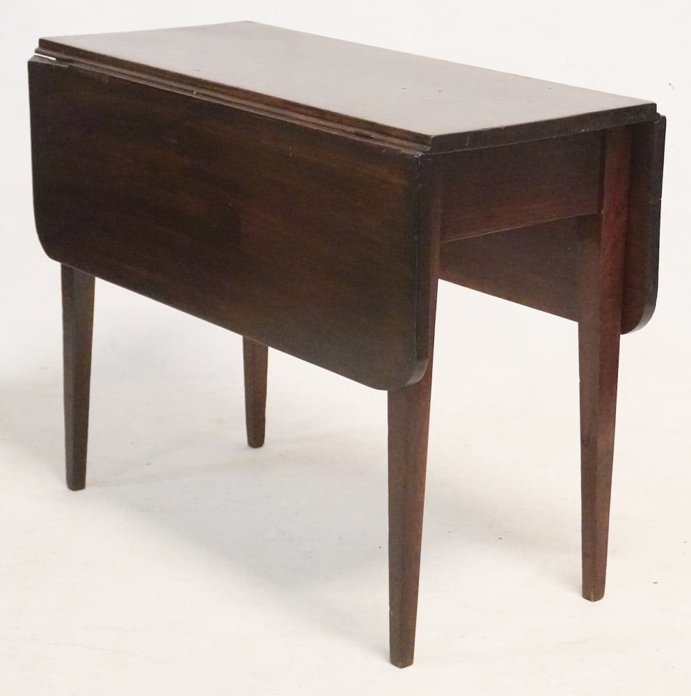 Handsome Southern Federal Walnut Drop Leaf Table (1 of 3)