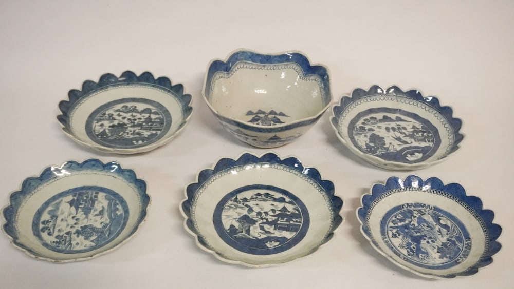 Set Antique Chinese Canton Porcelain Blue & White Serving Bowls (1 of 4)