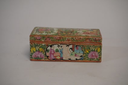 Antique Chinese Rose Medallion Porcelain Rectangular Brush Box