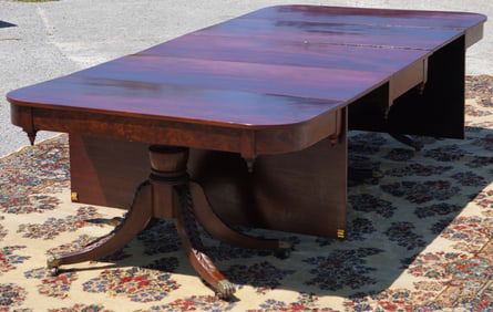 Exceptional American Federal Carved & Figured Mahogany Banquet Table