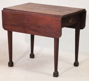 Handsome American Federal Walnut Pembroke Table