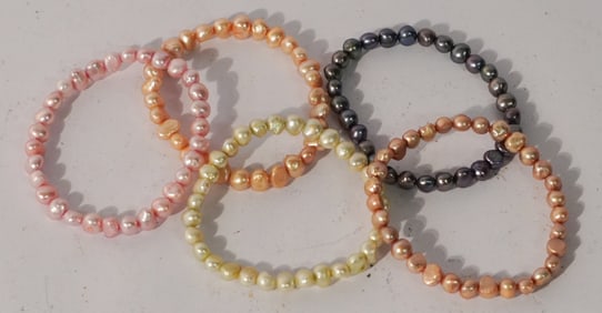 Collection Four Vintage Pearl Bracelets