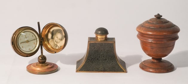 Collection Antique Desk Articles