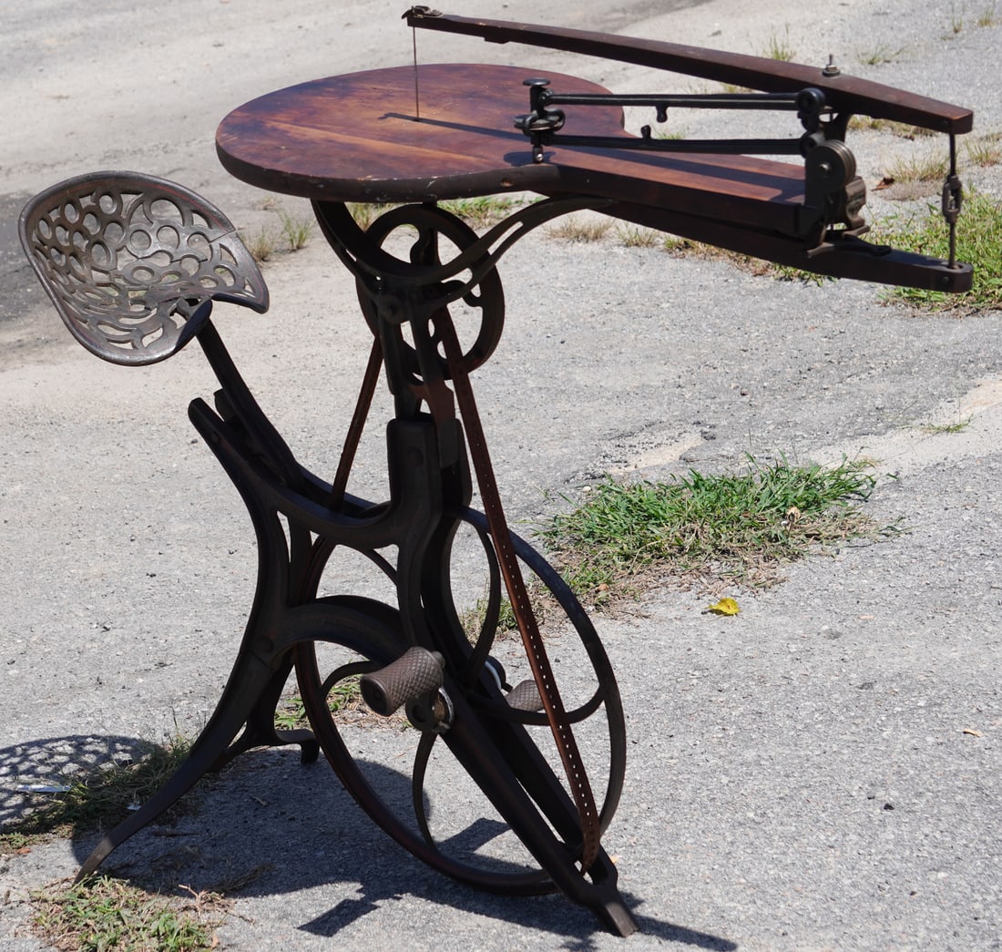 Very Original Antique Iron Pedal Scroll Saw (1 of 4)