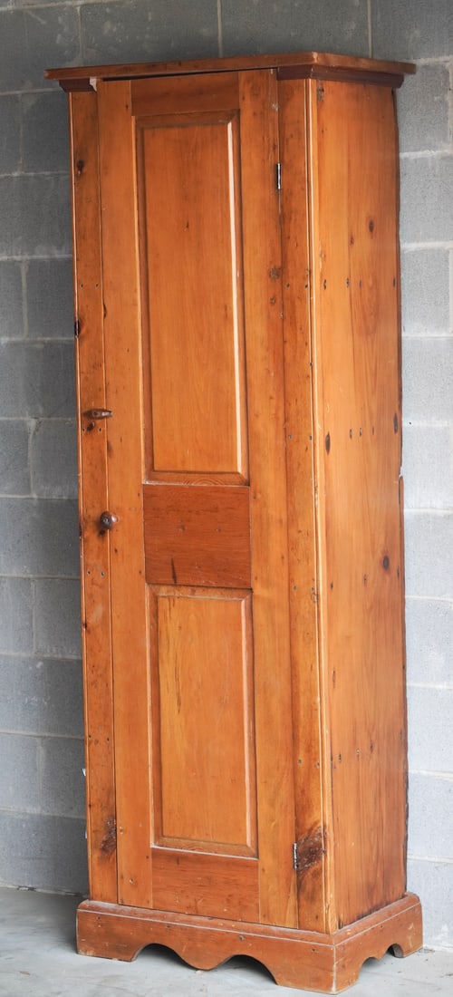 Handsome American Country Hepplewhite Pine Chimney Cupboard (1 of 2)