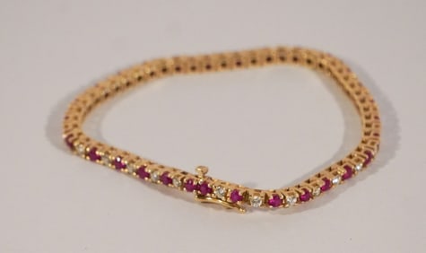 Very Fine 14k Gold Diamond & Ruby Tennis Bracelet