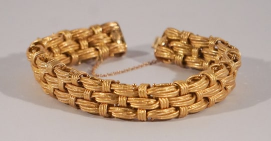 Very Fine 18k Woven Gold Bracelet by Roberto Coin