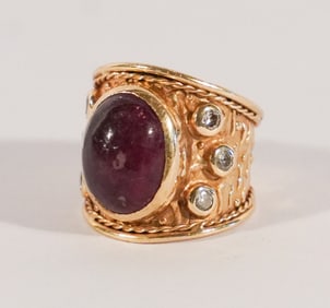 Very Fine 18k Gold Diamond & Ruby Ring