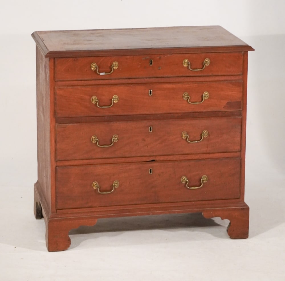 Very Fine English George III Figured Mahogany Bachelor's Chest of Drawers (1 of 4)