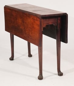 Handsome English Queen Anne Figured Mahogany Drop Leaf Table