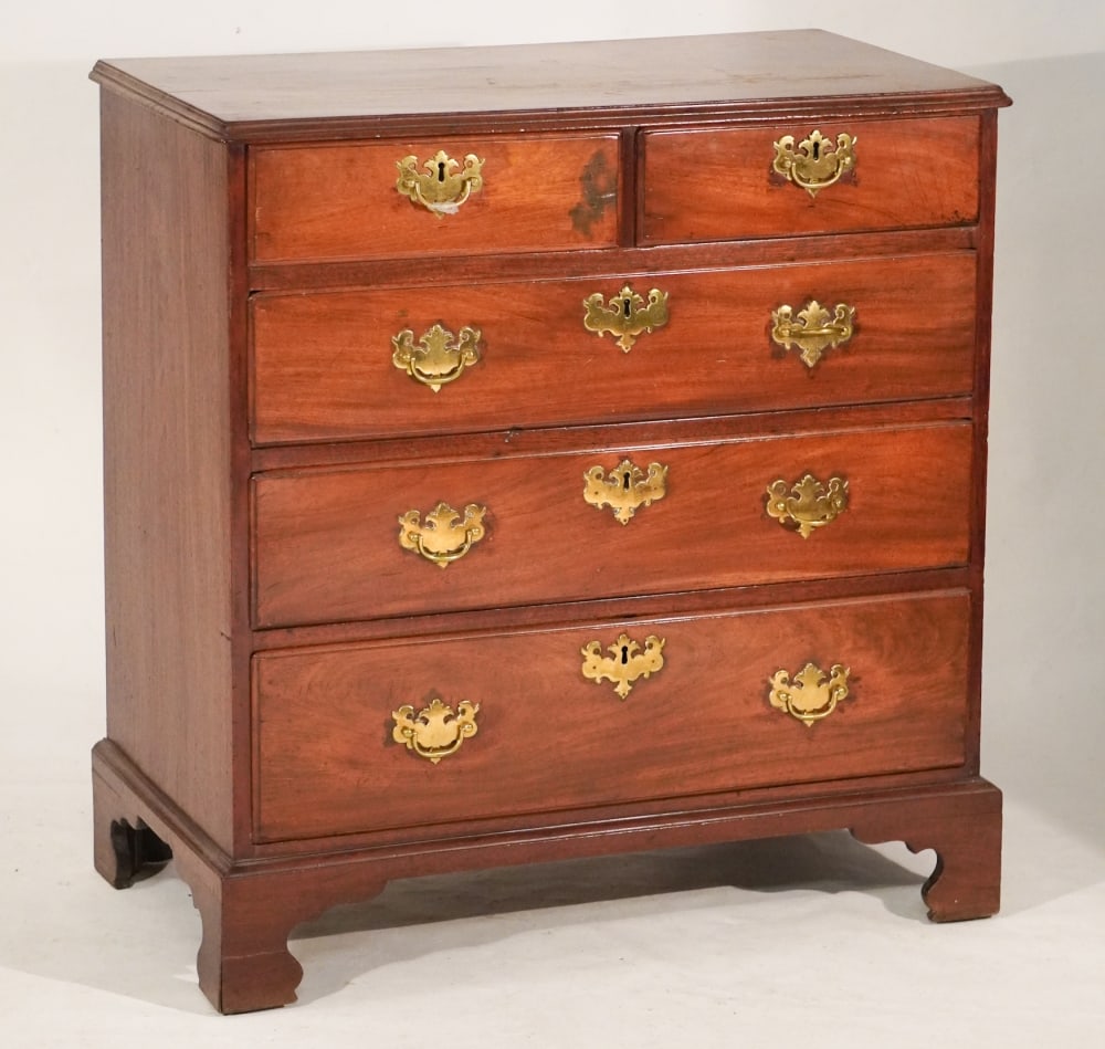 Handsome English George III Figured Mahogany Bachelor's Chest of Drawers (1 of 5)