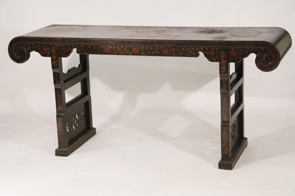 Very Fine Antique Japanese Lacquer Decorated Altar Table or Sideboard (1 of 4)