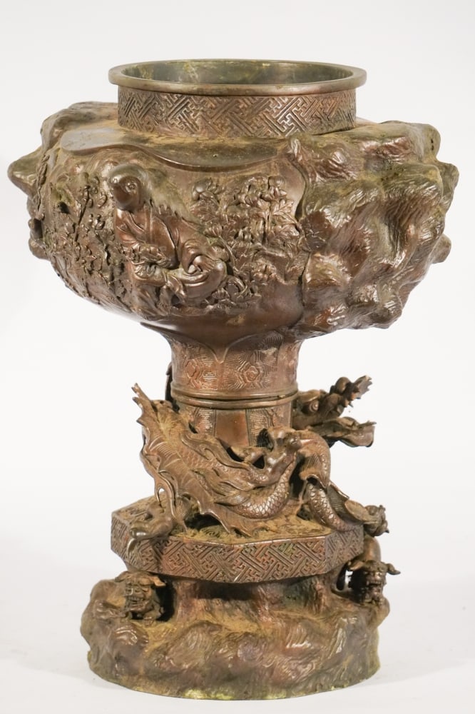 Antique Japanese Meiji Bronze Urn (1 of 7)