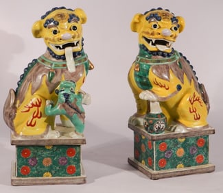 Fine Pair Antique Chinese Republic Period Seated Foo Lion Porcelain Figures