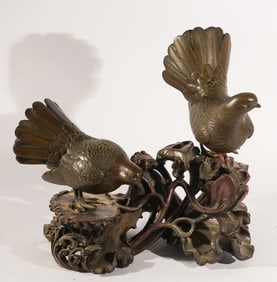 Excellent Antique Japanese Meiji Bronze Sculptural Doves on Hardwood Stand