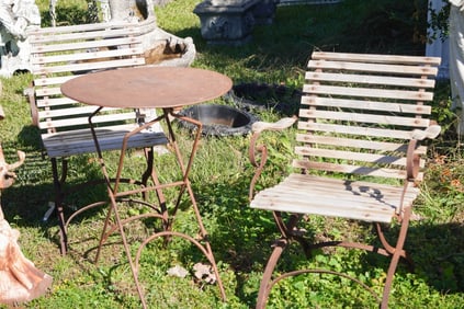 Excellent Art Deco Cocktail Table & Folding Chairs