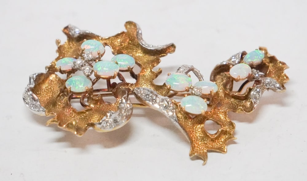 Elegant 18k Gold, Opal & Diamond Pen or Brooch: Marked JL NY 18k on backside. Brilliant custom crafted piece housing cabochon opals and round cut diamonds in an elegantly fashioned 18k gold setting. W2 3/4" 26 grams standard