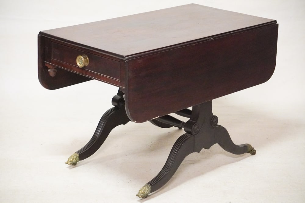 Excellent Southern Federal Figured Mahogany Drop Leaf Library Table (1 of 5)