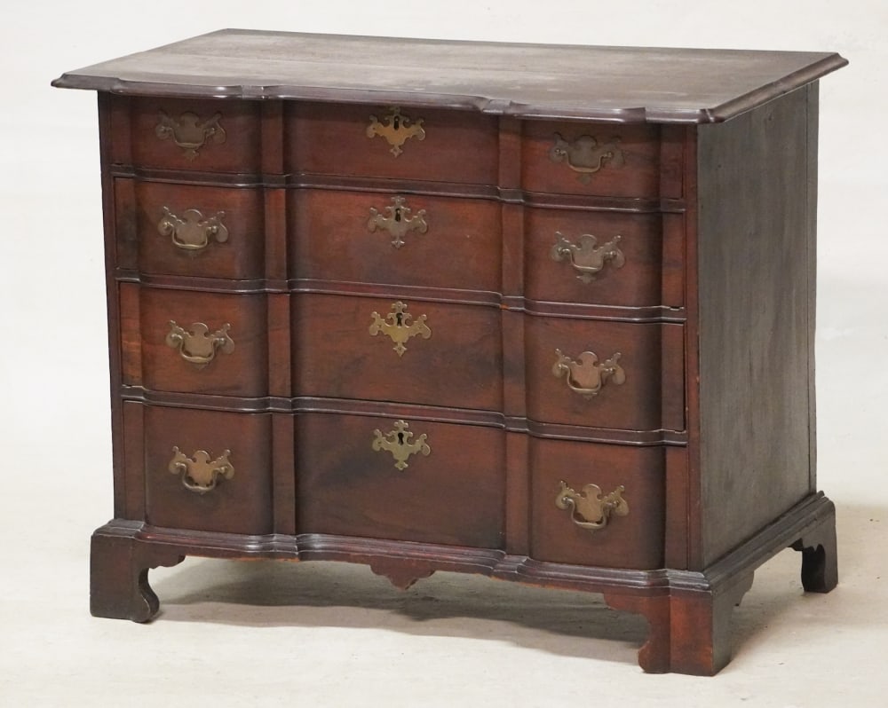 Exceptional American Chippendale Mahogany Block Front Chest of Drawers (1 of 7)