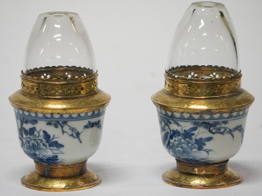 Rare Pair Antique Chinese Porcelain & Brass Oil Lamps (1 of 3)