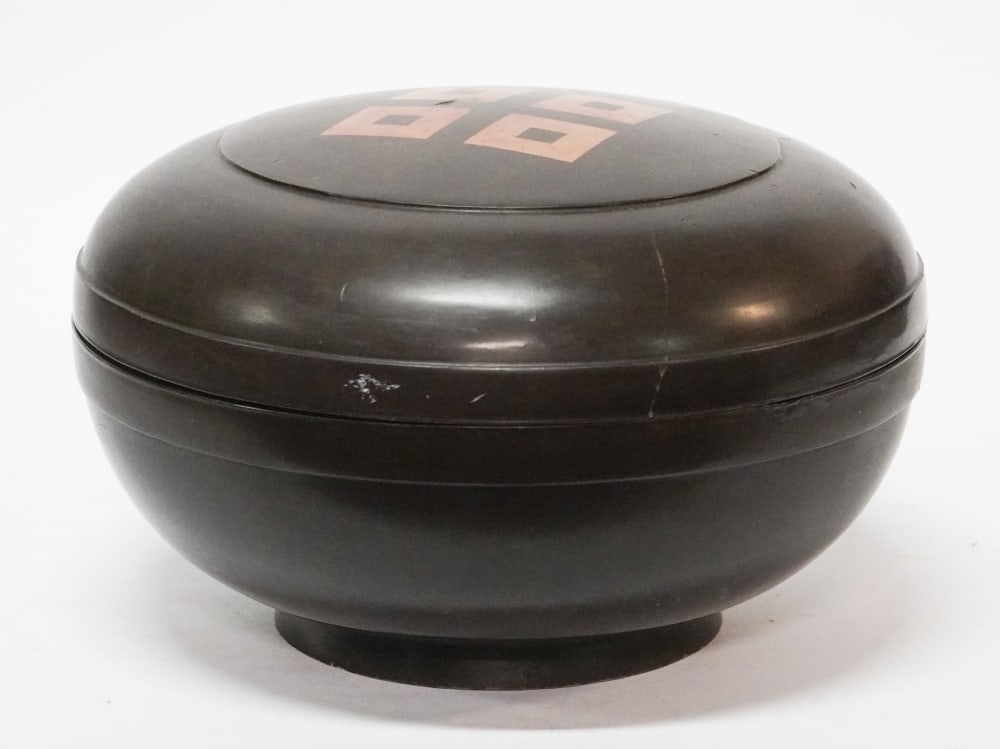 Fine Antique Japanese Lacquer Lidded Box (1 of 3)