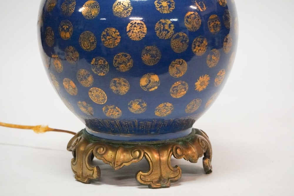 Antique Chinese Qing Period Porcelain Vase Converted to Lamp - 2