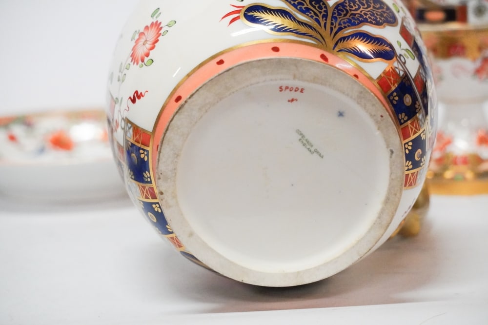 Handsome Spode 967 Imari Pattern Porcelain Set - 2