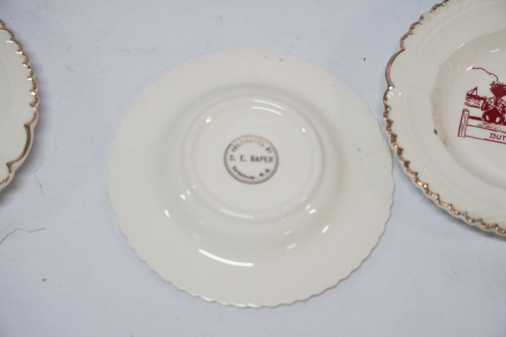 Uncommon Set D E Raper Whimsical Decorated Ashtrays - 4