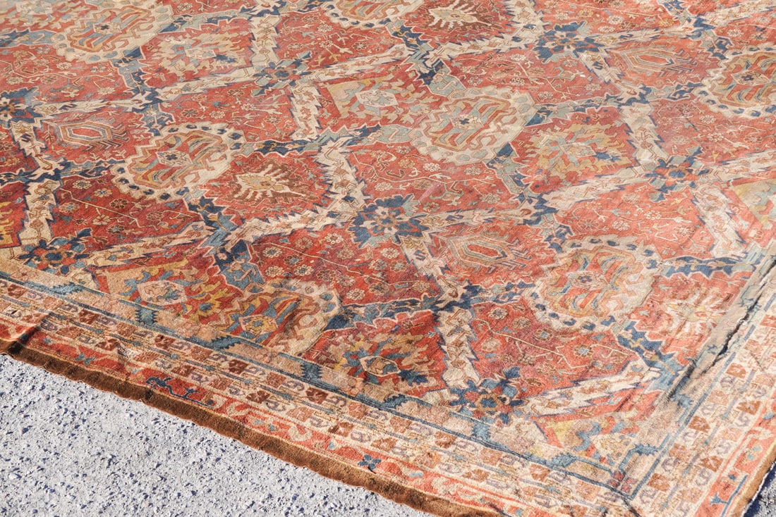Exceptional Antique Persian Serapi Carpet - 3