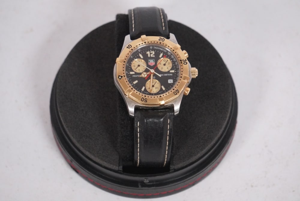 Excellent Tag Heuer 2000 Professional Chronograph Watch (1 of 3)