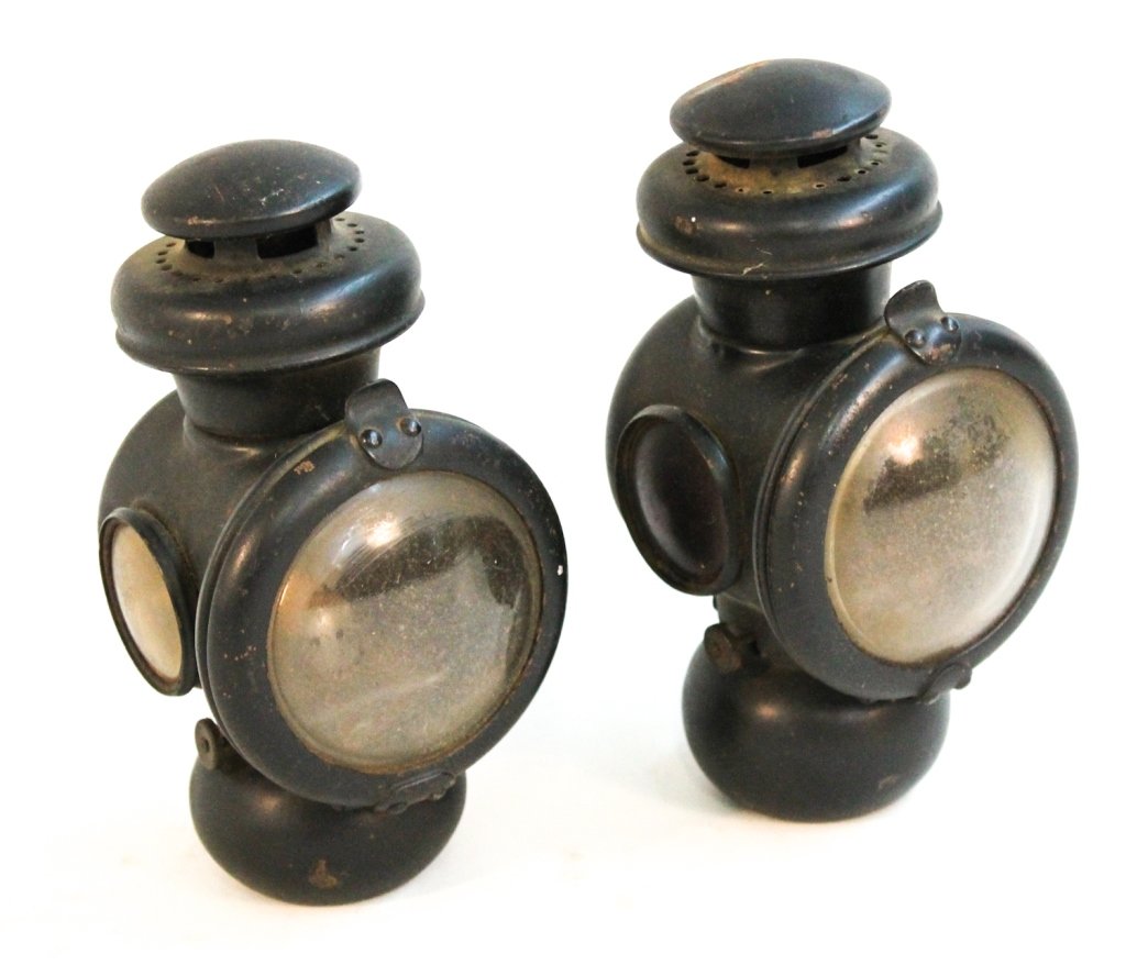 Pair of Model T Ford gas headlamps: circa 1910. H9 1/4 W4 5/8" D5 1/2""