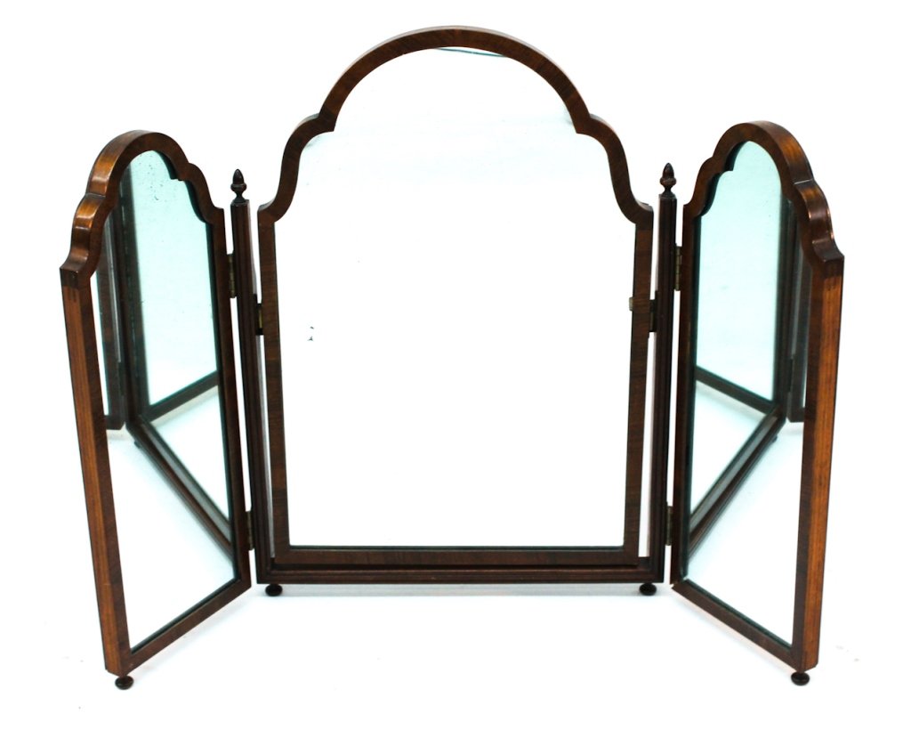 William and Mary style walnut dressing mirror: English, early 20th century. H27'' W37 5/8'' D1 1/8'' Private collection, Aiken, SC.