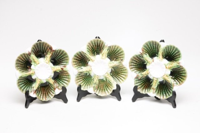 George Jones majolica oyster plates: English, 1873-1924 per impressed mark on underside. six-well, mottled oyster plates by George Jones (& Sons) of North Staffordshire. three pieces Dia. 9’’