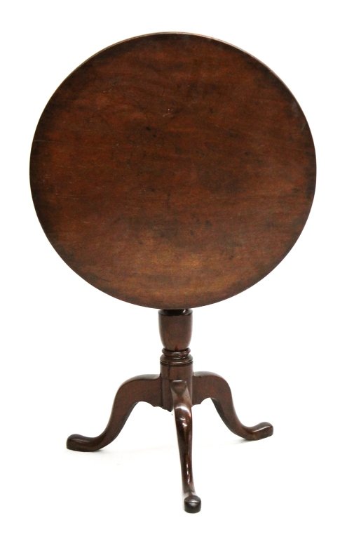 Federal Mahogany Tea Table: possibly Edenton, North Carolina or Roanoke River Valley. circa 1800. H29 1/2" W28"