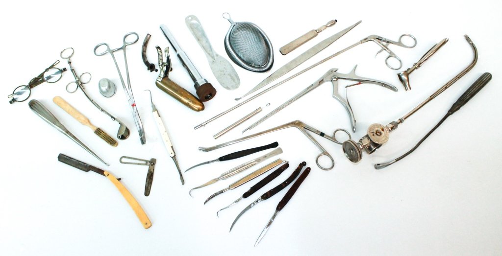 Collection Antique & Vintage Medical Devices (1 of 5)