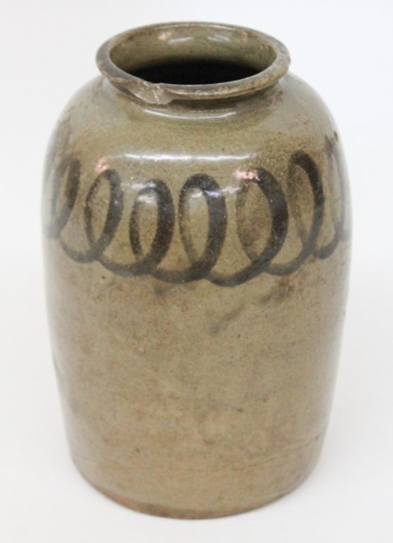 Edgefield District Slip Decorated Jar (1 of 5)