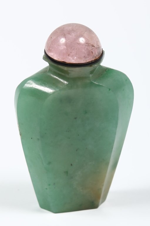 Fine Antique Chinese Carved Jade Snuff Bottle (1 of 7)