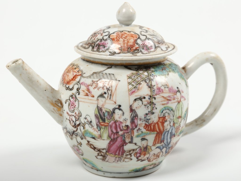 Antique Chinese Export Porcelain Teapot (1 of 2)