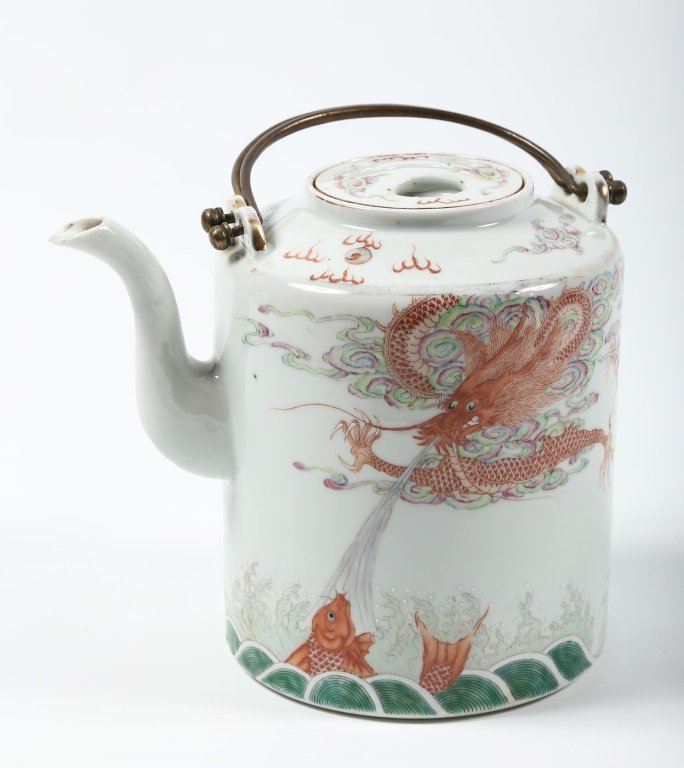 Fine Antique Chinese Porcelain Tea Pot (1 of 3)
