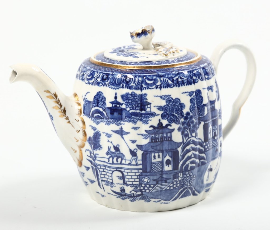 Antique Chinese Export Porcelain Teapot (1 of 10)