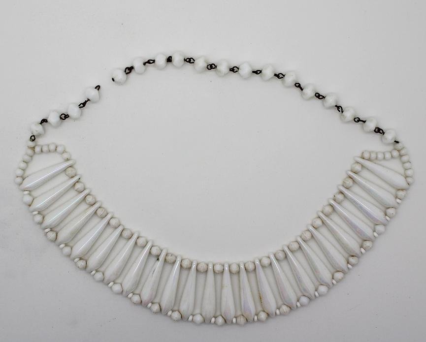71: Vintage White Bead Choker Necklace: Vintage white necklace. Measures 15". Needs closure.