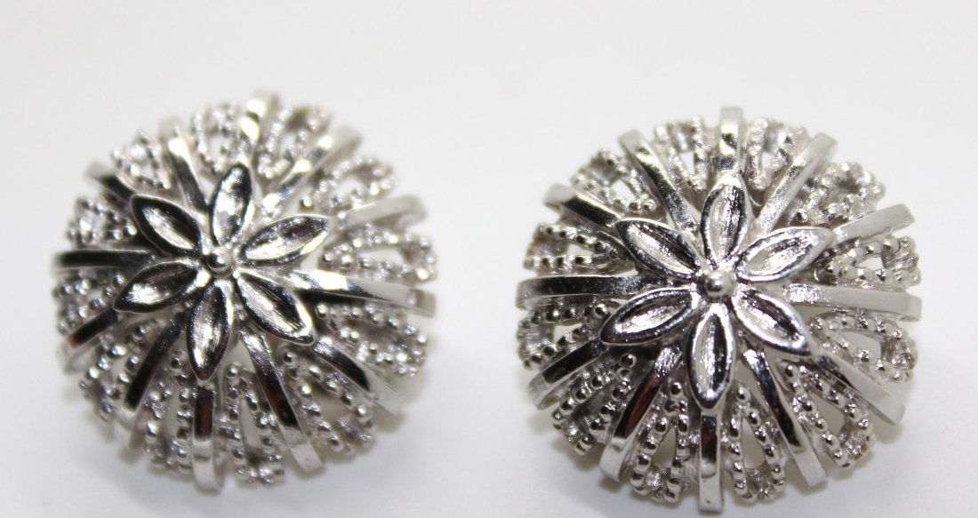 339: Vintage Monet Silver Tone Textured Clip Earrings: Signed Monet. 1 1/4" in diameter