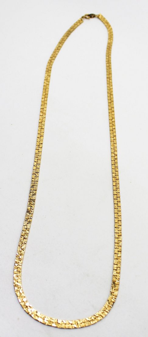 Vintage Gold Tone Trifari Nugget Style Necklace: 23" in length. Marked Trifari
