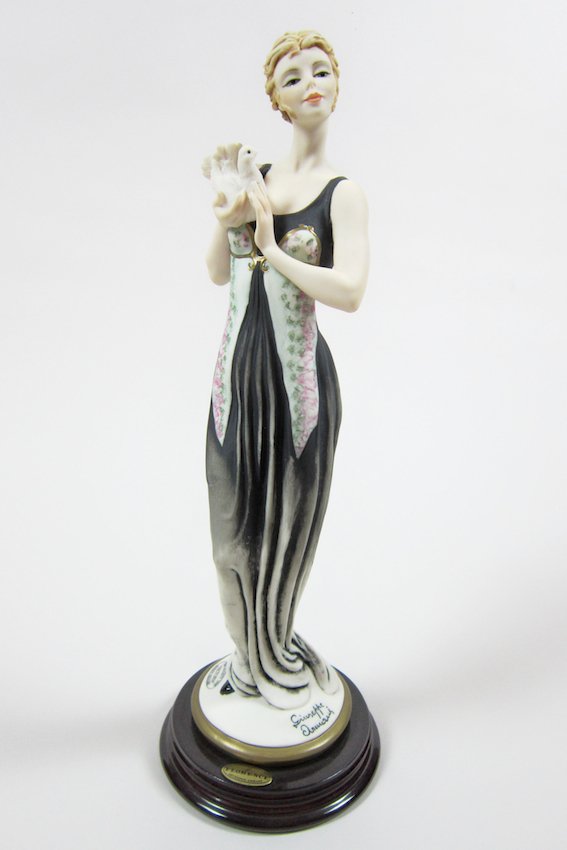 Florence - Guiseppe Armani Figurine: The Society 1998 Event Figure "Victoria". Height - 14 5/8"