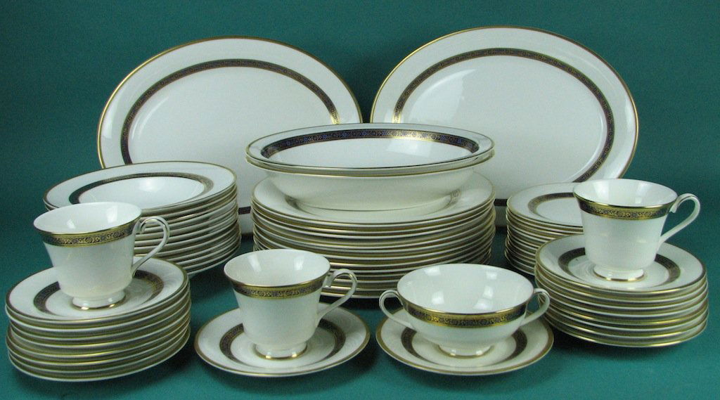 Royal Doulton Bone China "Harlow" Pattern Lot 0016